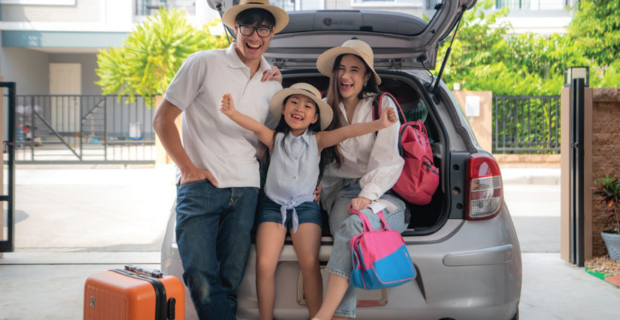 Une famille part en vacances l’esprit tranquille après avoir appliqué les règles de sécurité à leur demeure